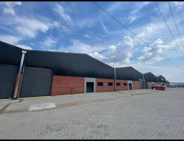1,094M² WAREHOUSE TO LET IN COSMO BUSINESS PARK
